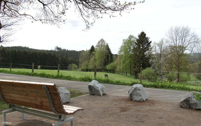 Rastplatz mit Blick zum Dorf Heed Rastplatz mit Blick zum Dorf Heed
