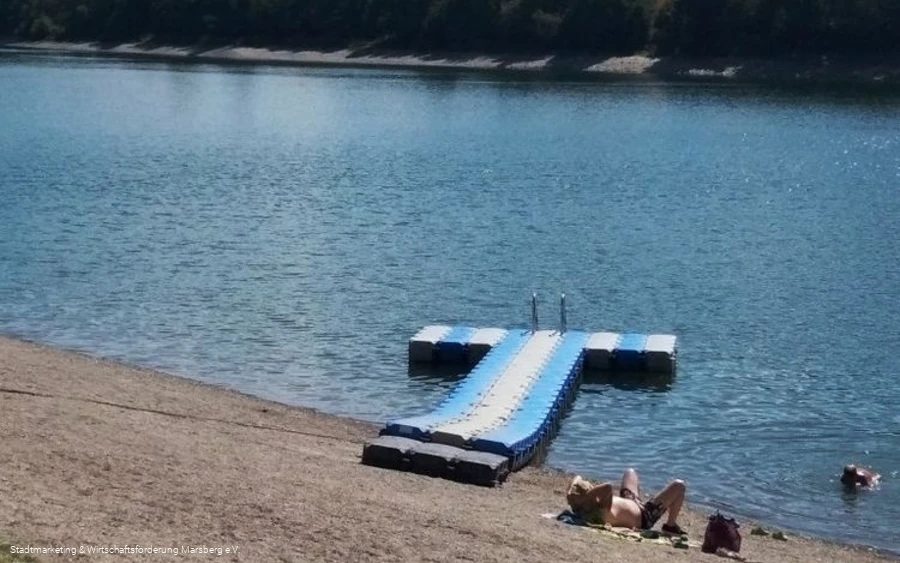 Strandbad Helminghausen - Badesteg Strandbad Helminghausen - Badesteg