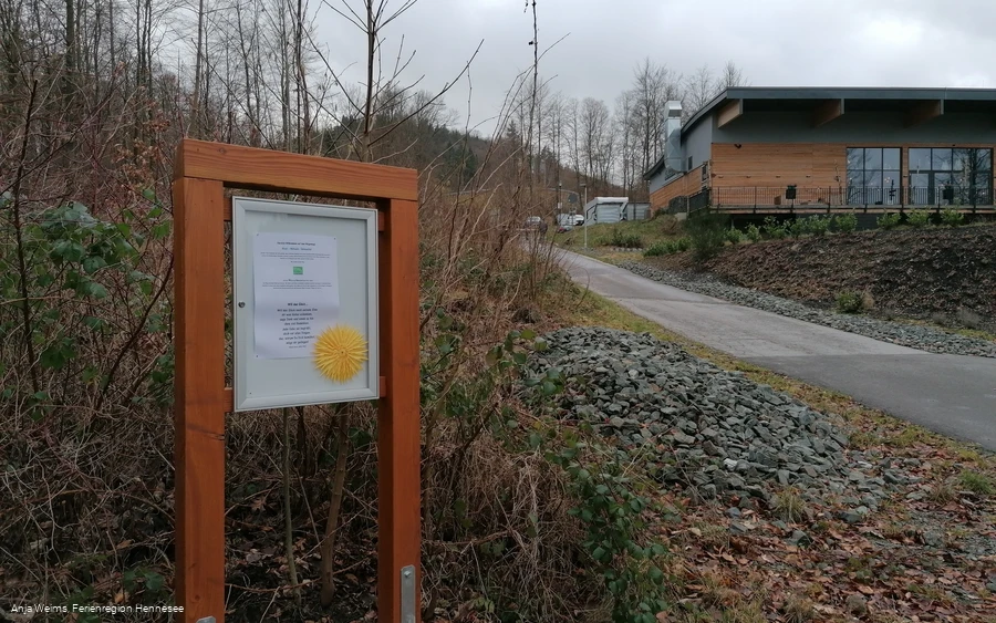 Beginn des Wogenweg am Hennesee, unterhalb H1 am See